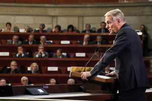 Jean-Marc Ayrault a affirmé vouloir «assurer l'avenir de la protection sociale et améliorer la compétitivité des entreprises»