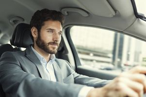 L’URSSAF a annoncé avoir saisi la justice pour faire reconnaître le statut de salariés des chauffeurs d’Uber.