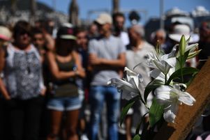 Recueillement sur les lieux de l’attentat à Nice le 15 juillet 2016.