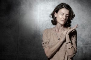 L’auteure Emmanuelle Bayamack-Tam a été sélectionné dans quatre des prix littéraires (Femina, Médicis, Flore, Wepler) qui sont décernés cette semaine.