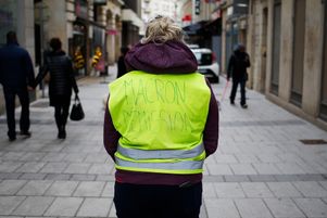 Parmi les gilets jaunes, on compte de nombreuses femmes élevant seules leur(s) enfant(s). Elles font partie du 1,8 million de « familles monoparentales » recensées par les statistiques, pour qui, souvent, les difficultés financières commencent au milieu du mois.