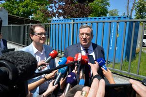 Les avocats des parents de Vincent Lambert, Jérôme Triomphe et Jean Paillot, à Reims le 21 mai 2019.