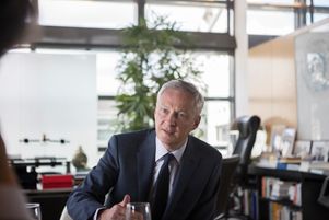 Bruno Le Maire insiste sur le fait qu’une cryptomonnaie publique ouvrirait l’accès à des services financiers pour les ressortissants de pays en développement.