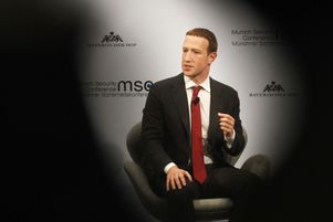 Mark Zuckerberg critiqué, y compris par ses salariés, pour avoir refusé de censurer des messages polémiques de Donald Trump. 