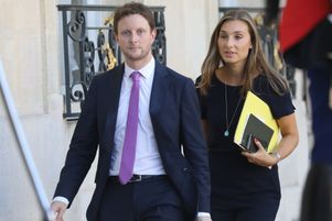 Clément Beaune (ici avec Nathalie Baudon) .