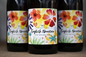 En tête des produits vendus par la Frice, les vins et spiritueux, suivis des produits laitiers (incluant les fromages) et les céréales. Même si les britanniques tentent parfois de maintenir une production locale, comme avec ce « Beaujolais » récolté à Ledbury, dans l’ouest de l’Angleterre.