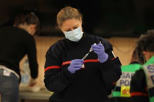 Dans un centre de vaccination, à Disneyland Paris (Seine-et-Marne), le 24 avril 2021.