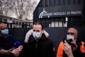 Depuis plusieurs années, Idir Mazouzi propose ses services aux différents lieux de cultes musulmans de l’ouest du département, à Drancy, à Villiers-le-Bel ou à Aubervilliers.