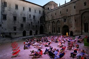 Projection à Avignon des spectacles joués dans la cour d’honneur du palais des Papes, lors de la 74e édition du festival. 