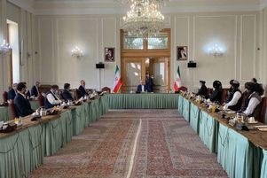 Une délégation du gouvernement afghan et des représentants des talibans ont tenu une réunion au ministère iranien des affaires étrangères, à Téhéran, le 7 juillet.