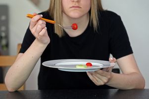 En France, plus de 600 000 jeunes souffrent d’un trouble alimentaire.