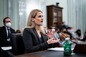 Frances Haugen, ancienne employée de Facebook, témoigne lors d’une audience du comité sénatorial sur le commerce, les sciences et les transports à Washington, le 5 octobre.