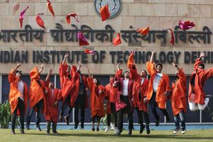 Dans un pays de 1,3 milliard d’habitants, plus d’un million de jeunes tentent chaque année le concours d’entrée du réseau des IIT, pour seulement 16 000 places.