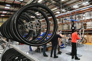 Fabrication de vélos dans l’usine du groupe Seb, à Is-sur-Tille, le 12 octobre 2020.