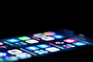 L’accord trouvé par l’Union européenne doit notamment permettre un libre choix des boutiques d’applications logicielles, contournant ainsi l’App Store de la firme Apple.