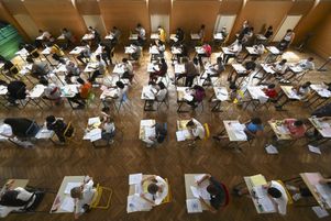 Des élèves passent l’épreuve de français en juin 2021 au lycée Louis-Pasteur à Strasbourg, dans le Bas-Rhin.