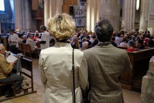 Rencontre entre le cardinal Barbarin et les personnes divorcées et divorcées remariées à la cathédrale Saint-Jean-Baptiste de Lyon, le 15 octobre 2017.