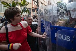 La police stambouliote a procédé à de nombreuses arrestations lors de la Marche des fiertés, le 26 juin. 