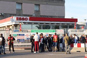 Esso compte trois dépôts en France, à Toulouse, Fos-sur-Mer (Bouches-du-Rhône) et Notre-Dame-de-Gravenchon (Seine-Maritime).