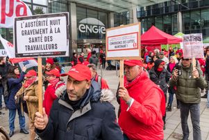 Des membres des syndicats manifestant devant le siège d’Engie à Bruxelles, le 9 novembre 2022.
