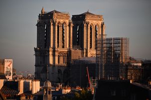 300 compagnons travaillent actuellement sur le chantier de Notre-Dame de Paris et l’effectif montera à 500 l’an prochain.