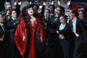 La mezzo-soprano Anna Smirnova pendant la répétition de « Turandot » de Puccini, dans une mise en scène de Y. Kim, le 9 mars 2022, à Hambourg.
