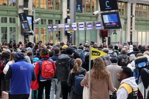 L’intersyndicale a appelé à une onzième journée de mobilisation et de grève contre la réforme des retraites jeudi 6 avril prochain. (Photo : la gare de Lyon lors de la grève du 23 mars 2023)