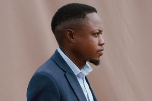 Diplômé en droit et sciences politiques, Daniel Motaung s’est un temps imaginé avocat avant de devenir le porte-parole de ses collègues en souffrance.