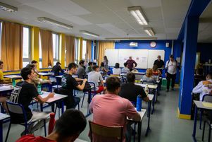 Des élèves de terminale passent les épreuves du baccalauréat le 15 juin 2022.