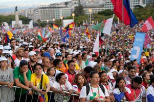 Plusieurs dizaines de milliers de pèlerins ont assisté à la messe d'ouverture des Journées mondiales de la jeunesse, au parc Édouard VII dans le centre de Lisbonne, mardi 1er août 2023.
