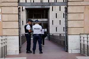 Des policiers devant la chambre d’instruction d’Aix en Provence, le 3 août 2023.