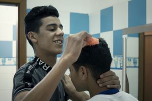 La documentariste a su capter la complicité, les espoirs mais aussi les préoccupations de ces adolescents fragilisés.