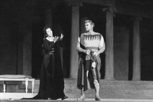 Maria Callas lors d’une représentation de Médée au théâtre d’Épidaure en Grèce, en 1961.