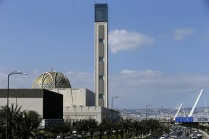 En construction depuis 2012, la « plus grande mosquée d’Afrique » a été officiellement ouverte au public dimanche 25 février.