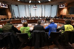 Des représentants européens des Jeunes Agriculteurs lors d’une réunion à la Commission européenne, le 26 février 2024.