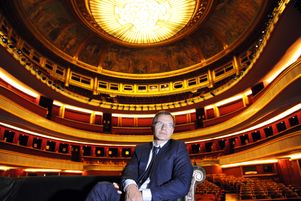 Le producteur privé de concerts Michel Franck pose le 18 juin 2008 au Théâtre des Champs-Elysées à Paris. Après quinze années passées à la tête du Théâtre des Champs-Élysées (TCE), Michel Franck présente en 2024 la dernière saison de son troisième et ultime mandat. 