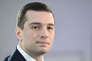 Jordan Bardella, en mars. Le président du Rassemblement national (RN) n’affiche plus de certitude quant à un retour sur la réforme des retraites.