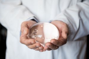 L’ANSM a réclamé mardi 6 août le retrait du ballon gastrique, en raison des nombreux effets indésirables graves dénoncés par des consommateurs.