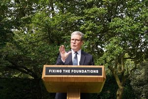 Le premier ministre britannique Keir Starmer lors d’une conférence de presse au 10 Downing Street, le 27 août 2024 à Londres