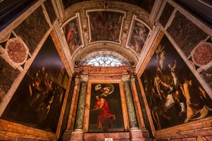 Le patrimoine mobilier des « Pieux » n’est valorisé qu’à hauteur de 50 000 € alors que les trois Caravage de l’église Saint-Louis-des-Français, à Rome, peuvent être estimés à « plusieurs centaines de millions d’euros ».