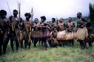 Papous de la tribu Lanis au village de Dunkum, Indonésie.