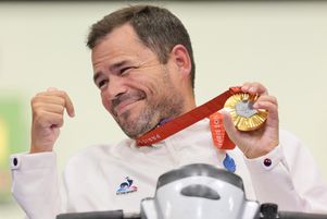 Tanguy de La Forest a remporté la médaille d’or en tir à la carabine à air comprimé à 10 mètres (SH2), le 1er septembre 2024, à Châteauroux (Indre).
