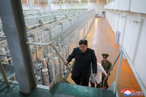 Kim Jong-un visitant un site d’enrichissement d’uranium le vendredi 13 septembre.
