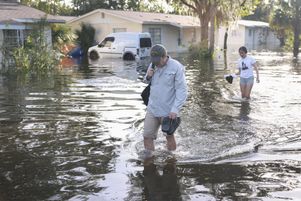 Sur une route inondée à Crystal River, en Floride, après le passage de l’ouragan Helene, le 27 septembre 2024.
