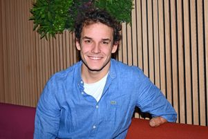 Théo Curin présente ce mardi 8 octobre « Aidants, il est temps de les aider » sur France 5.