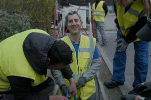 «Au boulot !» est le nouveau documentaire réalisé par le duo François Ruffin et Gilles Perret, en salles mercredi 6 novembre. Le député de la Somme emmène l’avocate et chroniqueuse de CNews Sarah Saldmann travailler au côté des classes populaires.