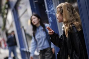 En trente ans, le pourcentage de fumeurs chez les adultes britanniques a fortement diminué grâce à des mesures interventionnistes.