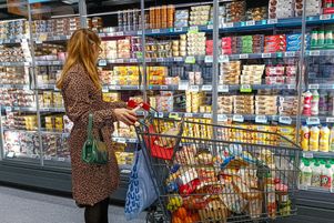 L’idée de TVA sociale n’est pas nouvelle. Ses adversaires lui reprochent notamment son caractère non progressif, les ménages les moins aisés étant autant taxés que les plus aisés. 
