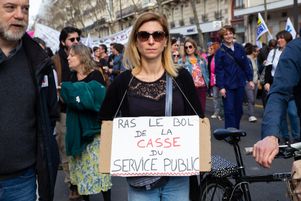 Les fonctionnaires sont en grève le 5 décembre pour une meilleure rémunération et contre les projets autour de l’indemnisation des arrêts maladie. Illustration : lors d’une manifestation à Paris, le 19 mars 2024.