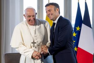Emmanuel Macron et François, lors de la visite du pape à Marseille en septembre 2023.